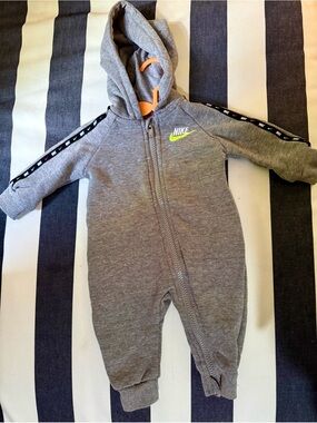 CLEARANCE Nike Gray Hoodie One-Piece for Baby Soft Zip Front Onesie EUC Like New